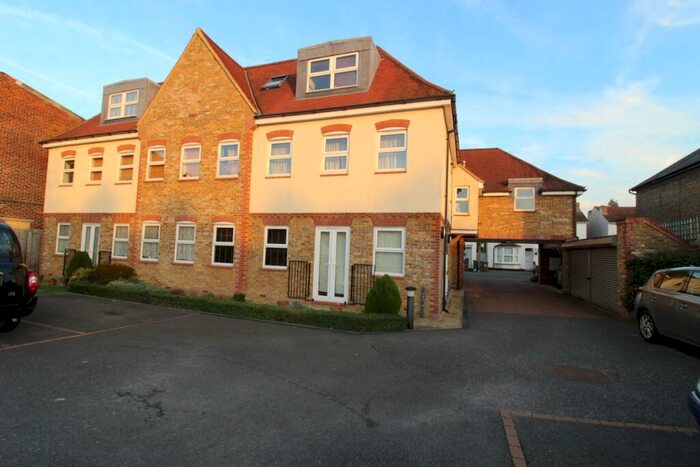 2 Bedroom Flat To Rent In Carshalton Grove, Sutton, Surrey, SM1