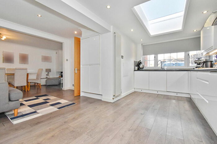 3 Bedroom Detached House For Sale In Loxwood Close, Orpington, BR5