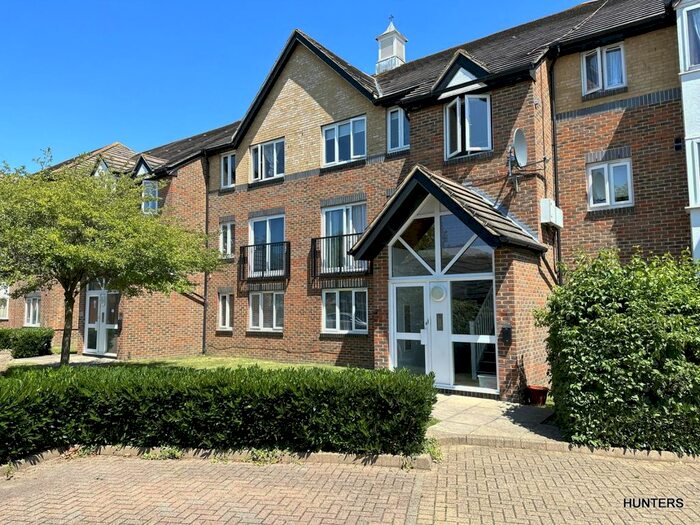 Studio To Rent In Cotswold Way, Worcester Park, KT4