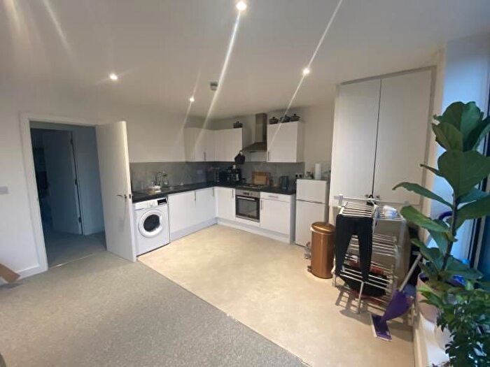 2 Bedroom Flat To Rent In High Street, Chesham, HP5