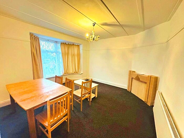 5 Bedroom Semi-Detached House To Rent In Grand Avenue, Wembley, Middlesex, HA9