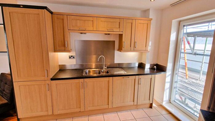 2 Bedroom Apartment To Rent In , Taylorson St South, M5