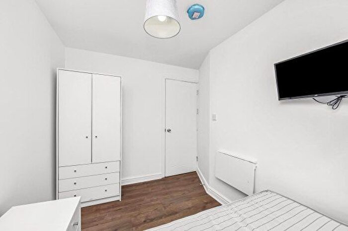 6 Bedroom Terraced House To Rent In Howard Road, Surbiton, Greater London, KT5