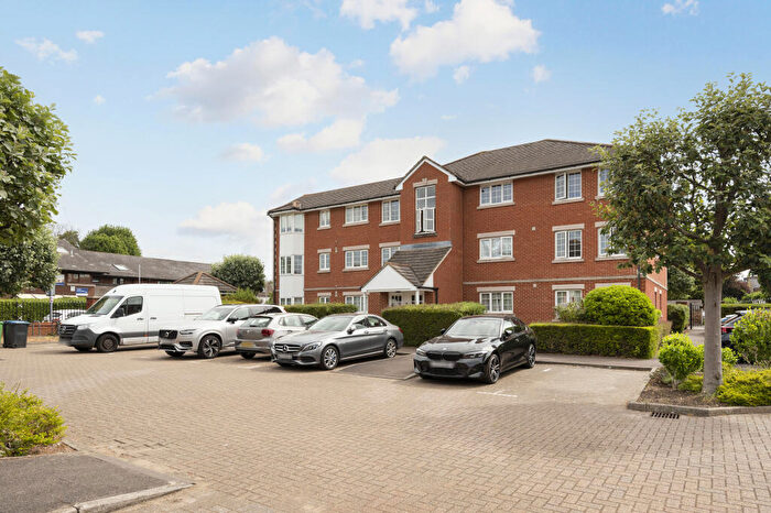 1 Bedroom Apartment For Sale In Sigrist Square, Kingston Upon Thames, KT2