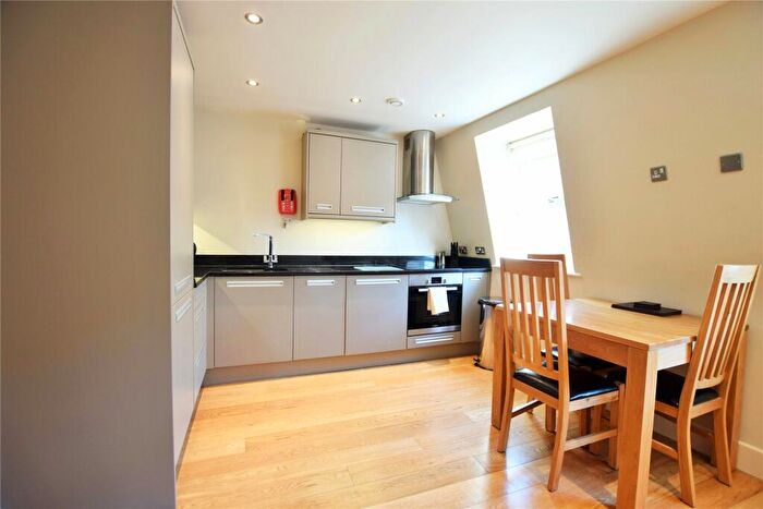 1 Bedroom Apartment To Rent In Cross Street, Reading, Berkshire, RG1
