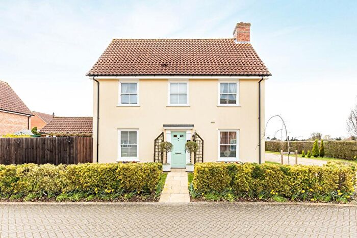 4 Bedroom Semi-Detached House For Sale In Modern Four Bedroom Home In Watton, IP25