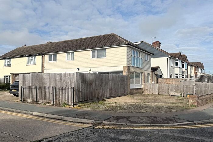 4 Bedroom Maisonette For Sale In Broomhall Road, Chelmsford, CM1