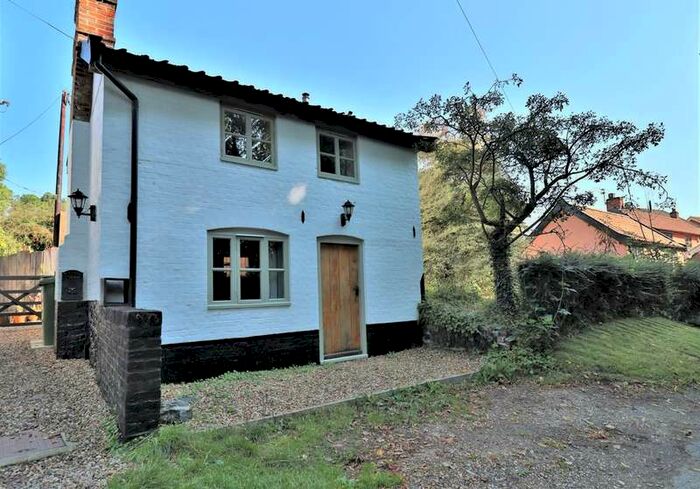 1 Bedroom Cottage For Sale In The Street, Aslacton, NR15