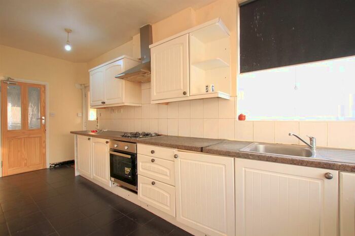 4 Bedroom Semi-Detached House To Rent In Blossom Waye, Heston, TW5