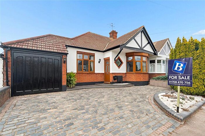 3 Bedroom Bungalow For Sale In Grosvenor Drive, Hornchurch, RM11