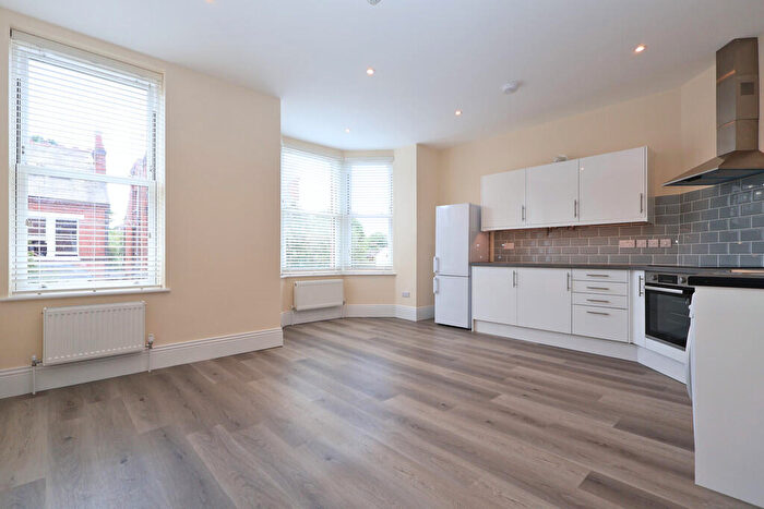 2 Bedroom Apartment To Rent In Brunswick Road, Kingston Upon Thames, KT2
