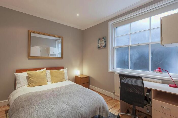3 Bedroom Flat To Rent In Kensington High Street, London, W8