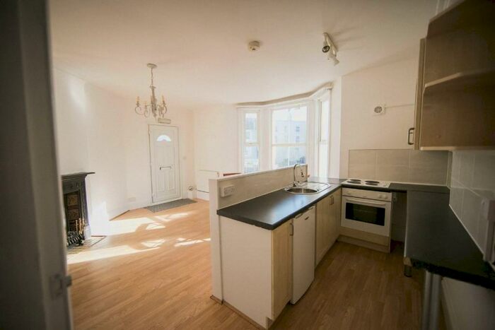 2 Bedroom Flat To Rent In Upper Flat, A Dover Road, Folkestone, CT20