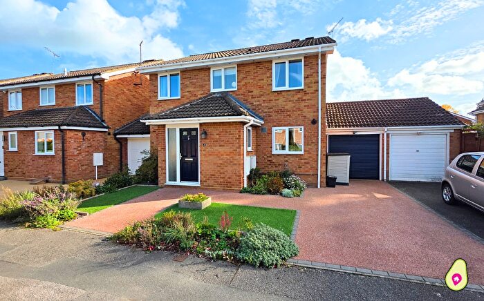3 Bedroom Link Detached House For Sale In Findhorn Close, College Town, Sandhurst, Berkshire, GU47