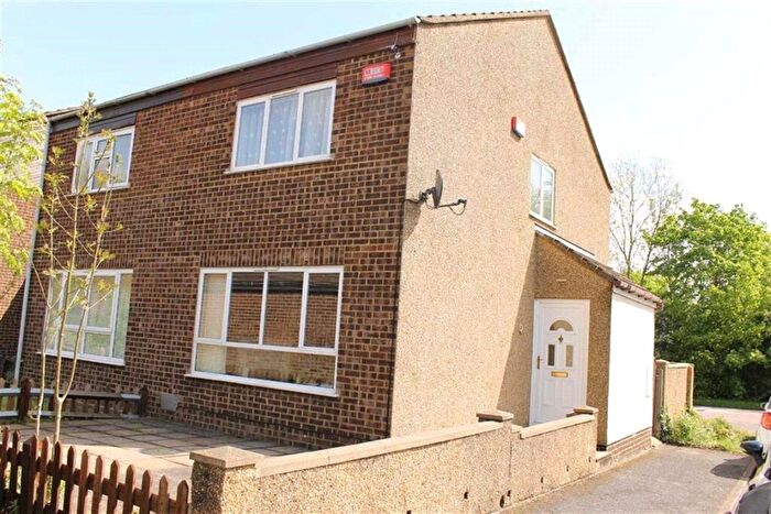 Terraced House To Rent In Hawkmoor Close, Eaglestone, Milton Keynes, MK6