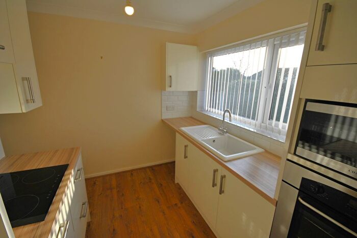 2 Bedroom Semi-Detached Bungalow For Sale In Sturton Close, Bessacarr, Doncaster, DN4