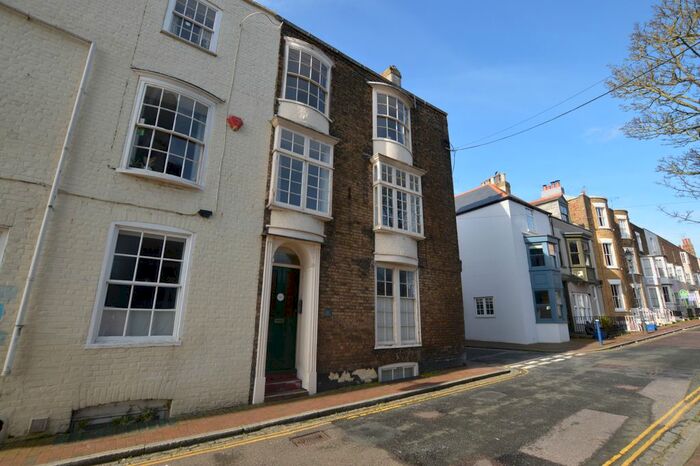 1 Bedroom Flat To Rent In Addington Street, Ramsgate, CT11