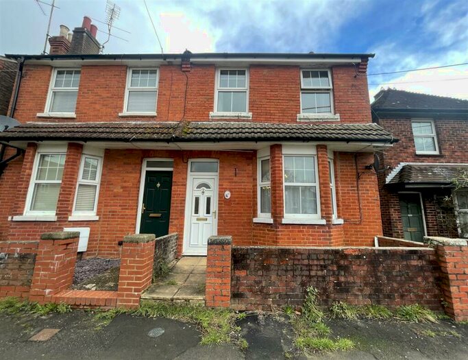 2 Bedroom Semi-Detached House To Rent In Sackville Road, Hailsham, BN27