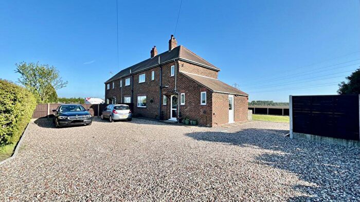3 Bedroom Semi Detached House For Sale In North Grange Cottages, Burringham Road, Scunthorpe, DN17