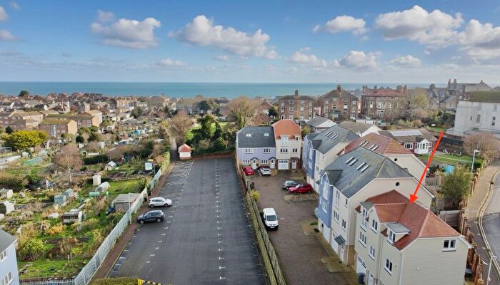 4 Bedroom Detached House For Sale In Beach Walk, Broadstairs, CT10