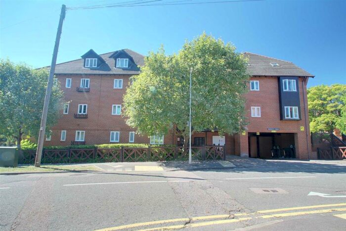 1 Bedroom Apartment To Rent In Regency Court, Alexandra Road, Hemel Hempstead, HP2