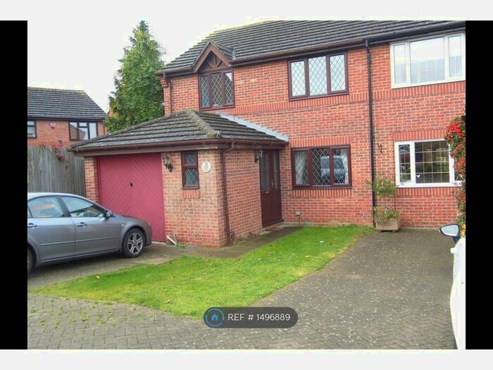 3 Bedroom Semi-Detached House To Rent In Woodlea, Leybourne, West Malling, ME19