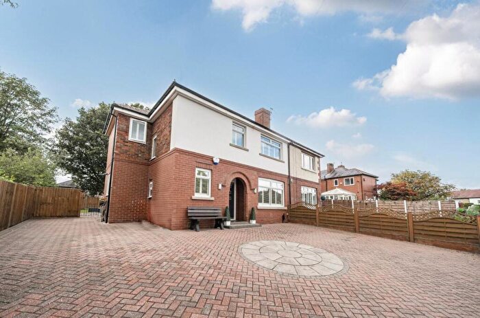 4 Bedroom Semi-Detached House For Sale In Hollinswood Road, Worsley, M28