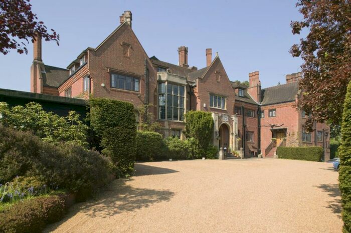 6 Bedroom Town House To Rent In Old Avenue, St Georges Hill, KT13