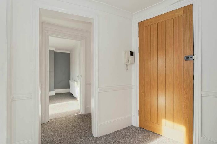2 Bedroom Flat For Sale In Chandos Square, Sandringham Court, Broadstairs, Kent, CT10
