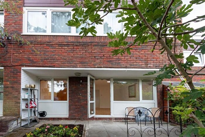 1 Bedroom Flat To Rent In Christchurch Avenue, Mapesbury, London, NW6