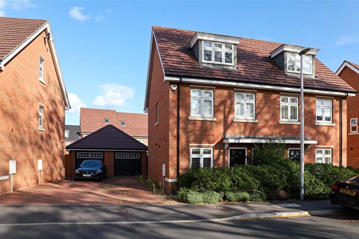 4 Bedroom Semi-Detached House To Rent In Faringdon Road, Earley, Reading, Berkshire, RG6