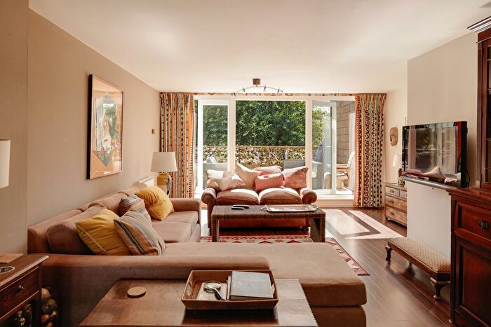 2 Bedroom Flat For Sale In Clifton Wood Road, Bristol, BS8