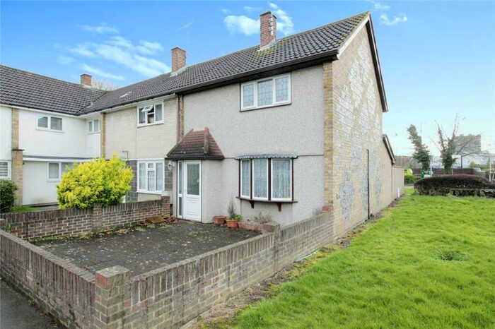 2 Bedroom End Of Terrace House To Rent In Long Riding, Basildon, Essex, SS14