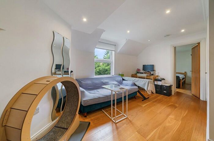1 Bedroom Apartment For Sale In Sumatra Road, West Hampstead, London, NW6