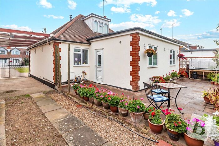 3 Bedroom Detached Bungalow For Sale In Nevendon Road, Wickford, SS12