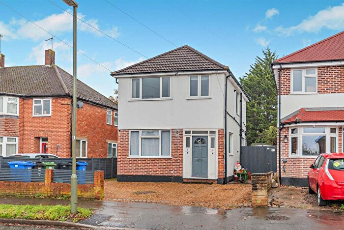 1 Bedroom Flat For Sale In Meadway Drive, Horsell, Woking, GU21