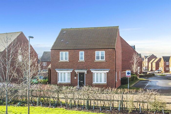 4 Bedroom Detached House To Rent In Swaledale End, Oakridge Park, Milton Keynes, MK14