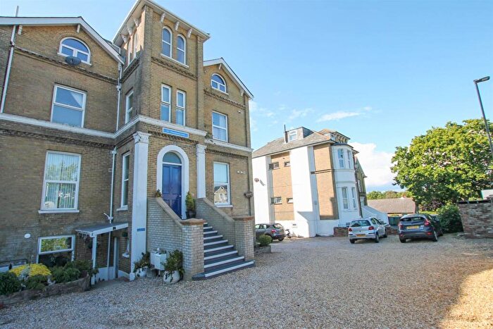 2 Bedroom Apartment To Rent In Alexandra Road, Ryde, Isle Of Wight, PO33