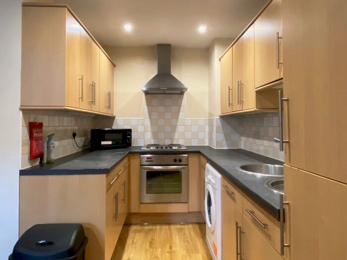 3 Bedroom Flat To Rent In Forsyth Road, Jesmond, Newcastle Upon Tyne, NE2