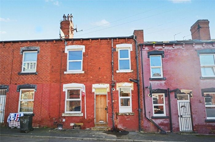 2 Bedroom Terraced House For Sale In Woodview Mount, Leeds, West Yorkshire, LS11