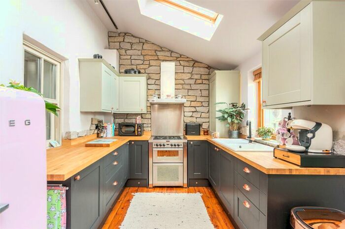 2 Bedroom House For Sale In Dean Lane, Horsforth, Leeds, West Yorkshire, LS18