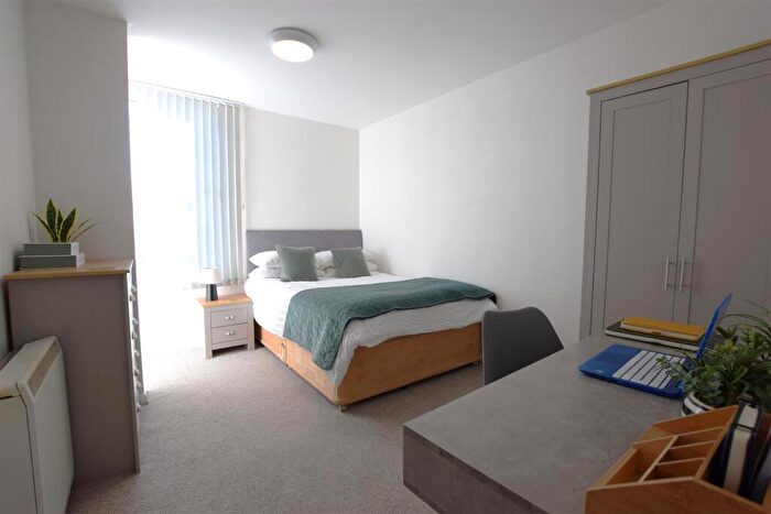 2 Bedroom Flat To Rent In Grantavon House - Student Apartment - /, LN5