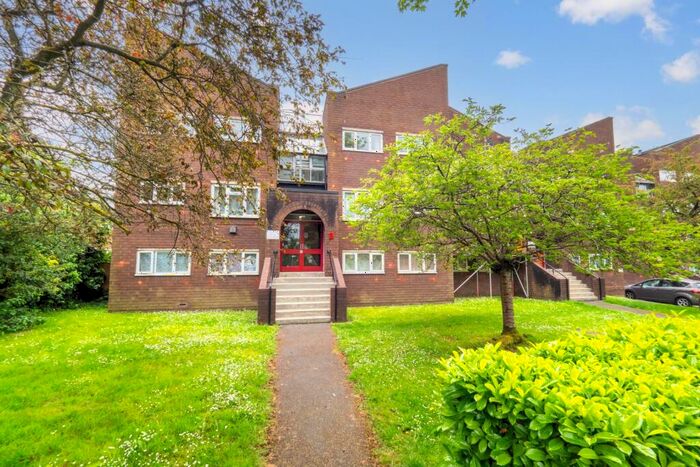 2 Bedroom Apartment To Rent In Stanley Park Road, Wallington, SM6