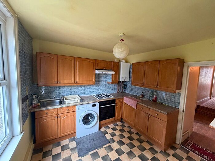 3 Bedroom Semi-Detached House To Rent In London, SE25