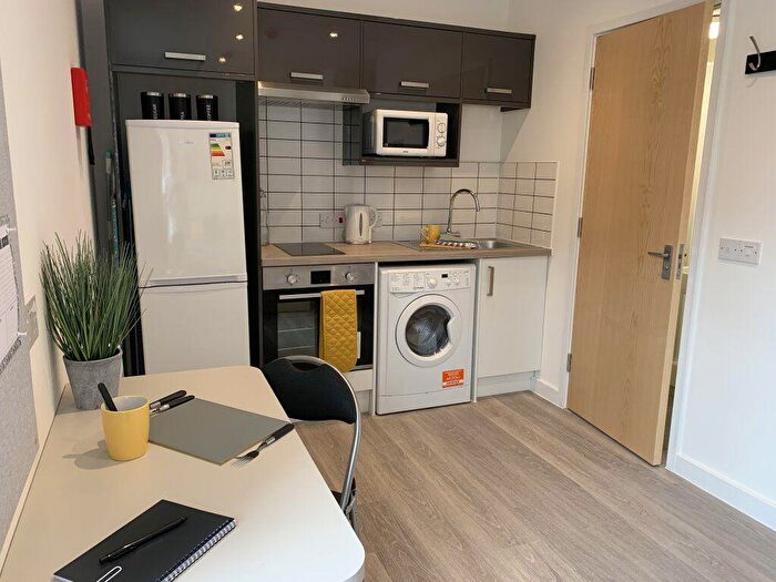 Studio To Rent In Queningate Mews - Ref, CT1