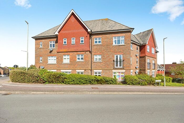 2 Bedroom Flat For Sale In Gravelly Field, Ashford, TN23