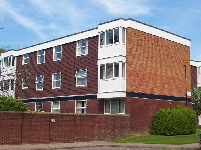 2 Bedroom Flat To Rent In Bedroom First Floor Flat In Chichester, PO19