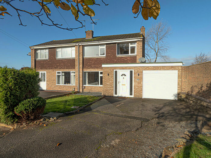 3 Bedroom Semi-Detached House To Rent In Handsacre Close, Swadlincote, DE11