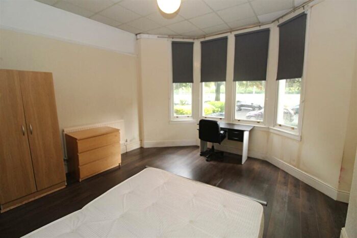 2 Bedroom Flat To Rent In Ninian Road, Roath, Cardiff, CF23