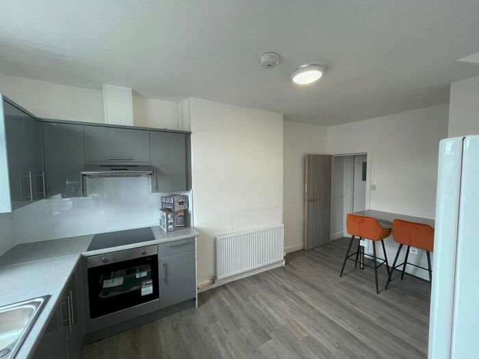 2 Bedroom Flat To Rent In Tewkesbury Street, Cardiff, CF24